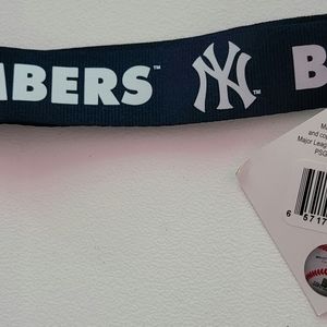 YANKEES BRONX BOBMER WRIST STRAP KEY CHAIN